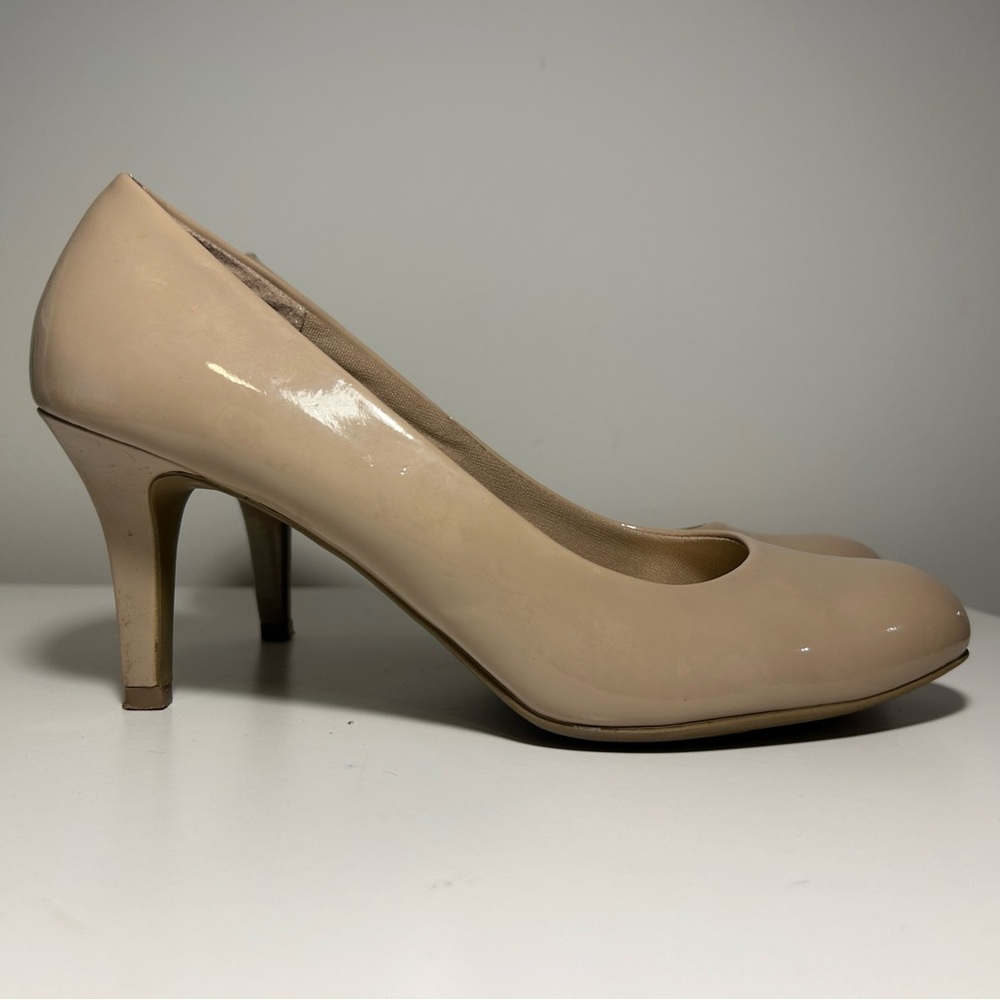NUDE Classic heels - closed toes 8.5W
